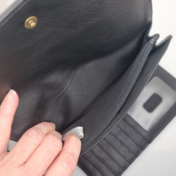 Fossil Black Pebbled Leather Full-Sized Wallet with Gold Hardware - Picture 9 of 10